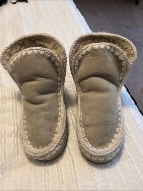 MOU booties size 8